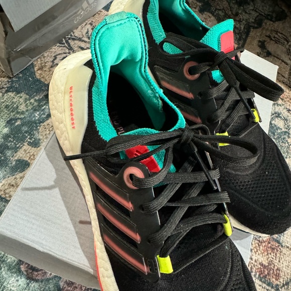 Adidas Boost 22 - Picture 3 of 5